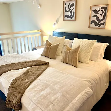 Leeds Centre Apt-sleeps 3-pets *